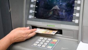 Αναλήψεις Μετρητών: Σημαντικότητα και Τρέχουσες Τάσεις
