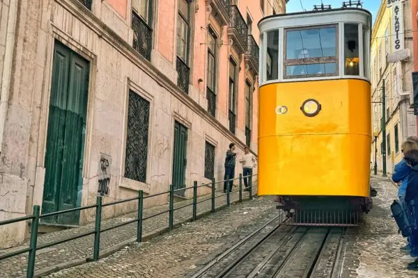 Elevador da Glória: Ένα Σύμβολο της Λισαβόνας