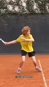 Ο Jannik Sinner και η Αλματώδη Ανάπτυξή του στο Τένις