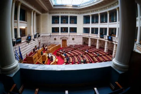 Live Ενημερώσεις από τη Βουλή: Όσα Πρέπει να Ξέρετε