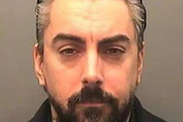 Ian Watkins: Η ζωή και η υπόθεση ενός πρώην ροκ σταρ