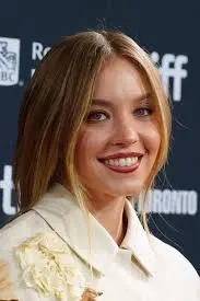 Sydney Sweeney: Η Αυξανόμενη Δημοτικότητα και οι Νέες Ταινίες της