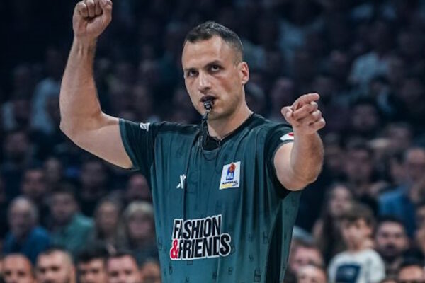 Uros Nikolic: Ο Αξιοσημείωτος Διαιτητής του Παγκοσμίου Ποδοσφαίρου