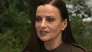 Καρυοφυλλιά Καραμπέτη: Μια Ικανή Ηθοποιός που Σημαίνει Πολλά