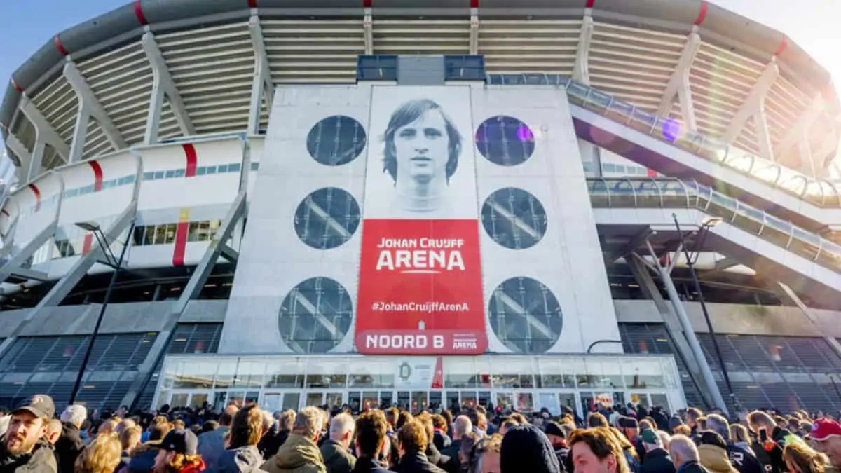 Johan Cruyff Arena: Η έδρα που φέρνει την κληρονομιά του Κρουιφ