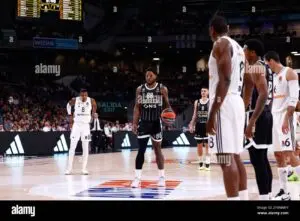 Tyrique Jones: Το Ταλέντο Που Κερδίζει Έδαφος στο Μπάσκετ