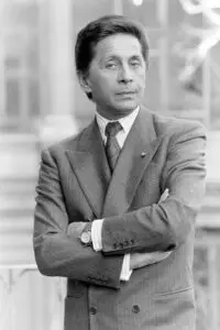 Valentino Garavani: Όσα πρέπει να ξέρετε για τον θρυλικό σχεδιαστή