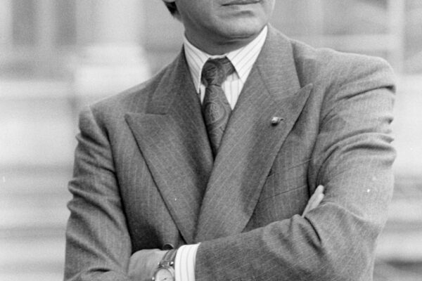 Valentino Garavani: Όσα πρέπει να ξέρετε για τον θρυλικό σχεδιαστή