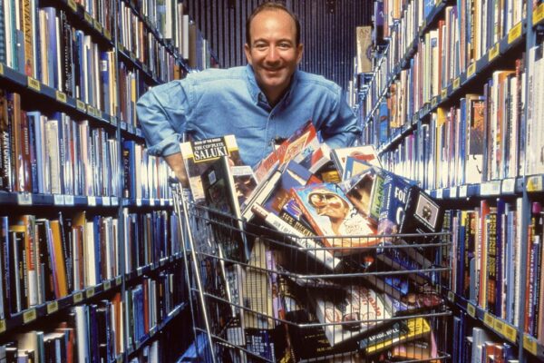 Η Εξέλιξη και η Σημασία της Amazon στον Κόσμο του Εμπορίου
