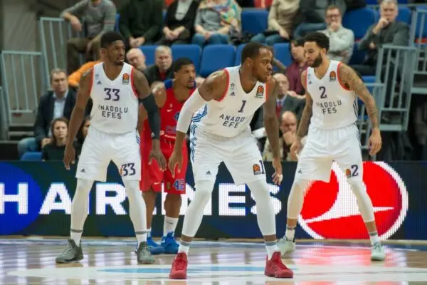 Anadolu Efes: Επιτυχίες και προκλήσεις στον κόσμο του μπάσκετ