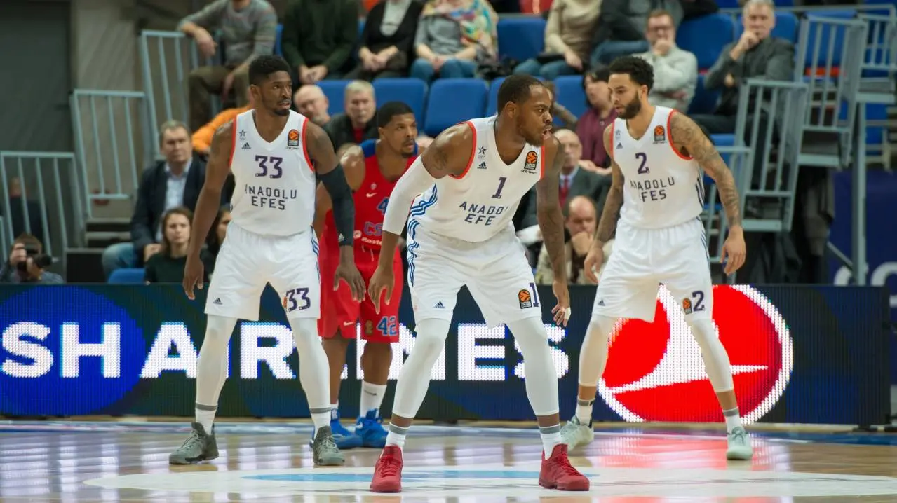 Anadolu Efes: Επιτυχίες και προκλήσεις στον κόσμο του μπάσκετ