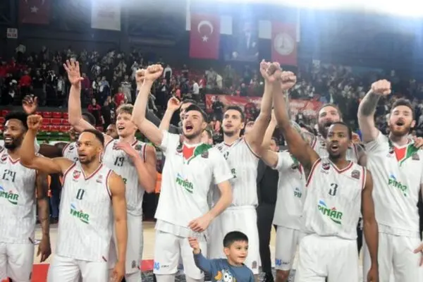 Anadolu Efes vs Karşıyaka: Μια Σημαντική Ανάμετρηση