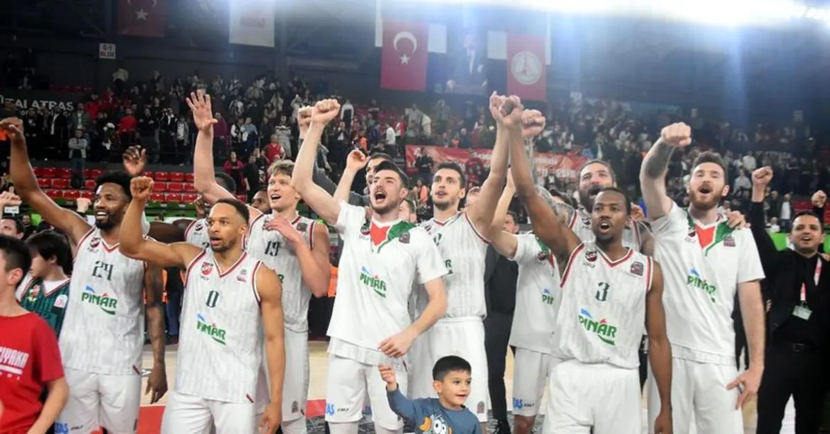 Anadolu Efes vs Karşıyaka: Μια Σημαντική Ανάμετρηση