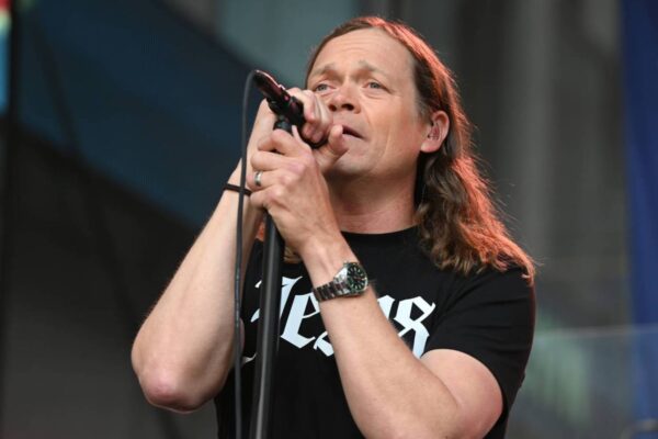 Η Καριέρα του Brad Arnold και η Επιρροή του στη Μουσική