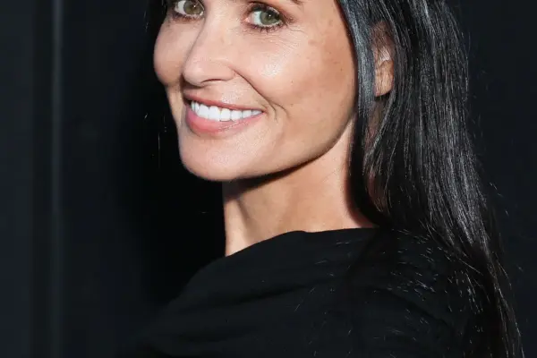 Demi Moore: Μια Συγκλονιστική Καριέρα στο Χόλιγουντ
