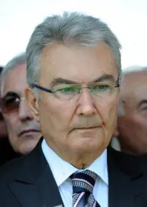 Ο Ντενίζ Μπαϊκάλ και η Καριέρα του στην Πολιτική