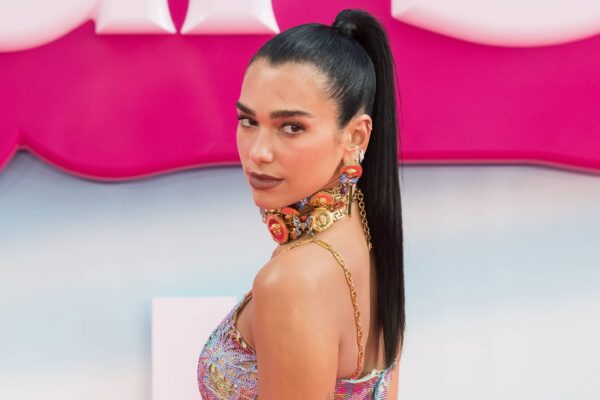 Dua Lipa: Μια Νέα Δύναμη στη Μουσική Βιομηχανία