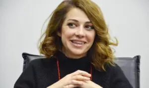 Feyza Altun: Η Αναδυόμενη Καλλιτέχνης του Σήμερα