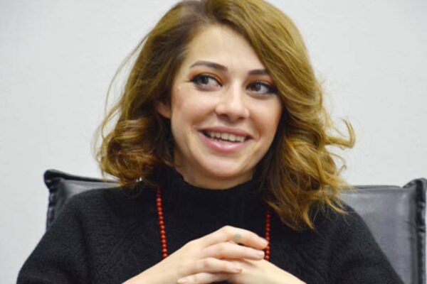 Feyza Altun: Η Αναδυόμενη Καλλιτέχνης του Σήμερα