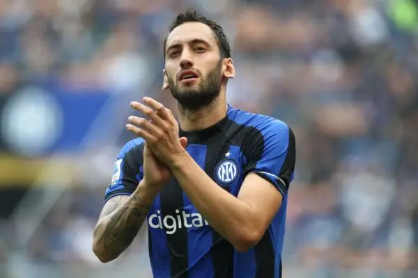 Hakan Çalhanoğlu: Η Ανερχόμενη Ποδοσφαιρική Μυθιστορία