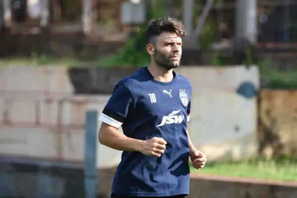 Javi Hernández: Η Σπουδαία Καριέρα του Ποδοσφαιριστή