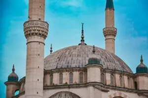 Η Ναζλί Σαμπάντζι και η Επιρροή της στην Μουσική και την Τέχνη