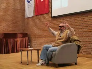 Onur Ünlü: Η Δημιουργική του Συνεισφορά στην Τέχνη