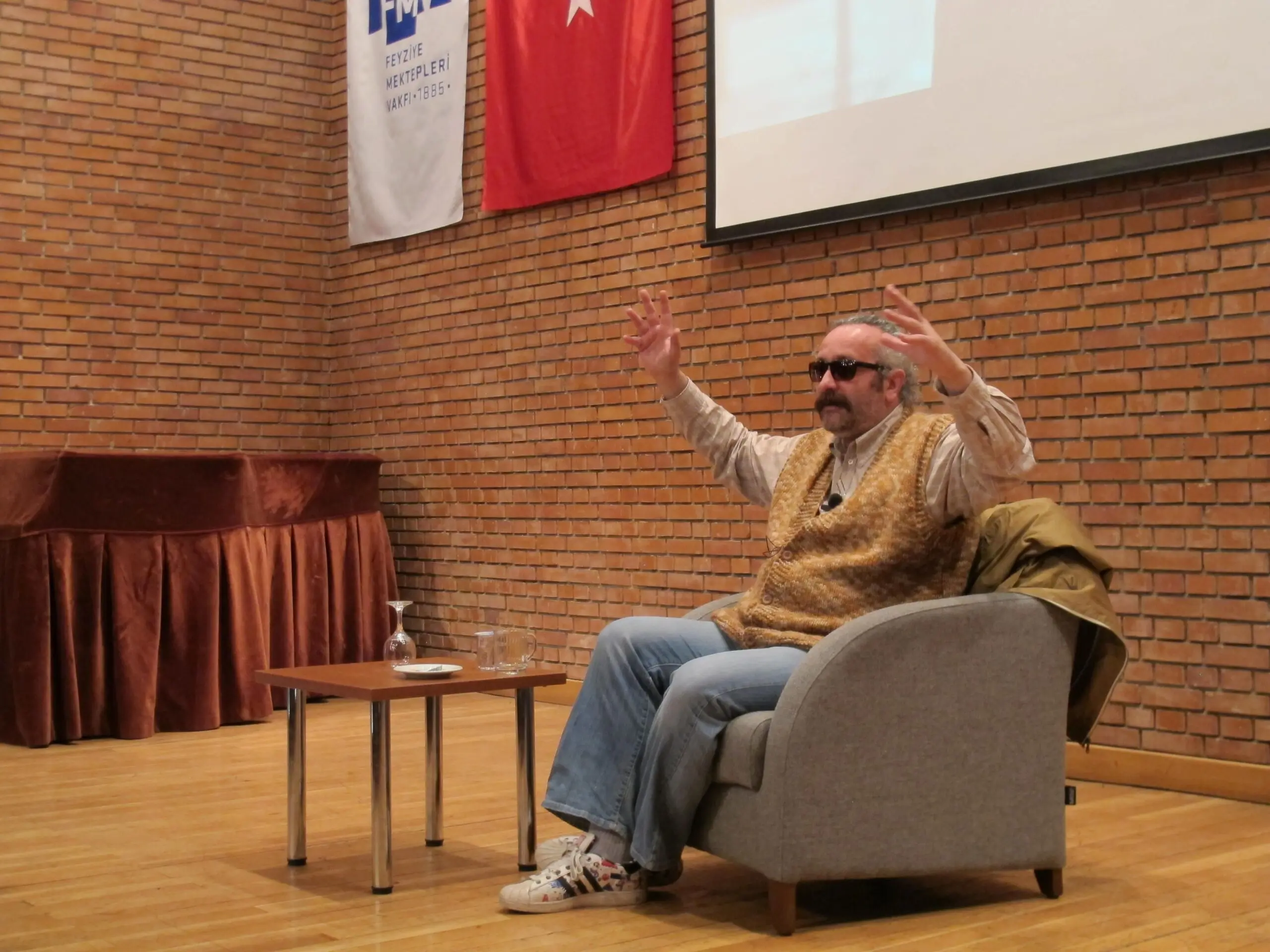 Onur Ünlü: Η Δημιουργική του Συνεισφορά στην Τέχνη