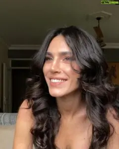 Η Serenay Aktaş και η εξέλιξή της στη βιομηχανία της ψυχαγωγίας