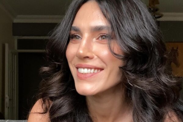 Η Serenay Aktaş και η εξέλιξή της στη βιομηχανία της ψυχαγωγίας