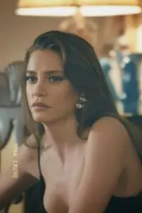 Serenay Sarıkaya: Μια Αναδυόμενη Αστέρας στο Σινεμά