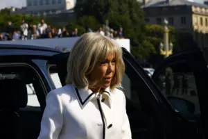 μπριζίτ μακρόν — GR news