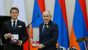 εμανουέλ μακρόν — GR news